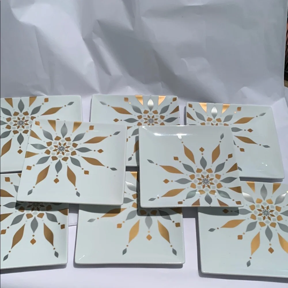 2012 Crate and Barrel Snowflake Design Silver Gold Square Plates Set of 8